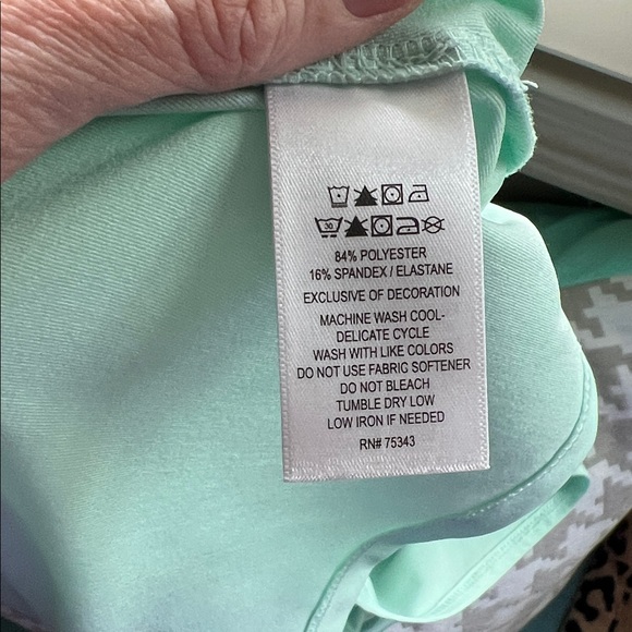 Tommy Bahama Golf Light Green Sleeveless Top and Skort Skirt Set - Picture 5 of 11